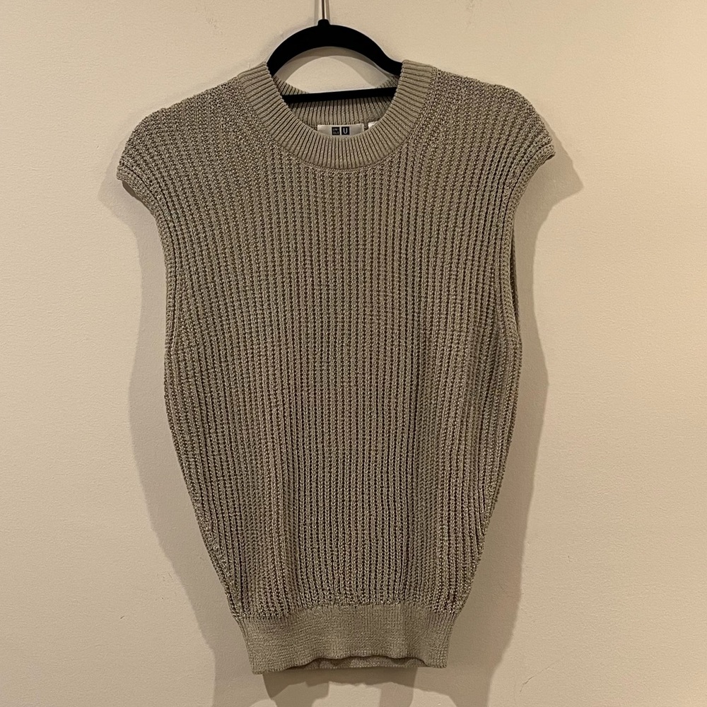 UNIQLO U top / size XS (NWT)